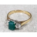 Ladies 9ct yellow gold three stone ring, comprising of a square green agate stone set in the