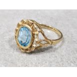 Ladies 9ct yellow gold blue topaz ring comprising of a oval blue topaz set in a rubover setting.