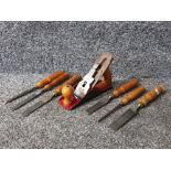 A GTL woodworking plane and six chisels.