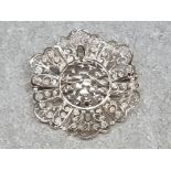 Silver filigree flower shaped brooch, 4.4g