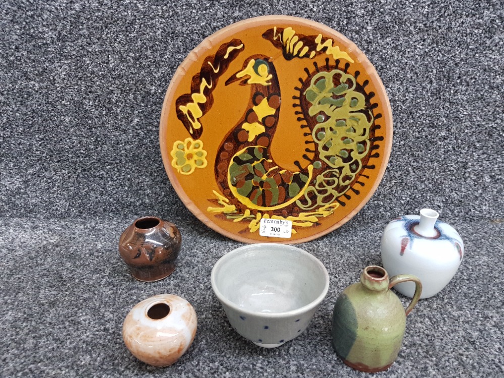 Five pieces of studio pottery to include Alan Frewin slip decorated plate, Mike Collins, Colin