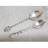 2 hallmarked Birmingham silver tea spoons, dated 1951 & 1911, 17.8g