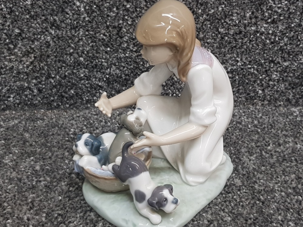 Lladro 5595 "Joy in a basket" in good condition - Image 2 of 3