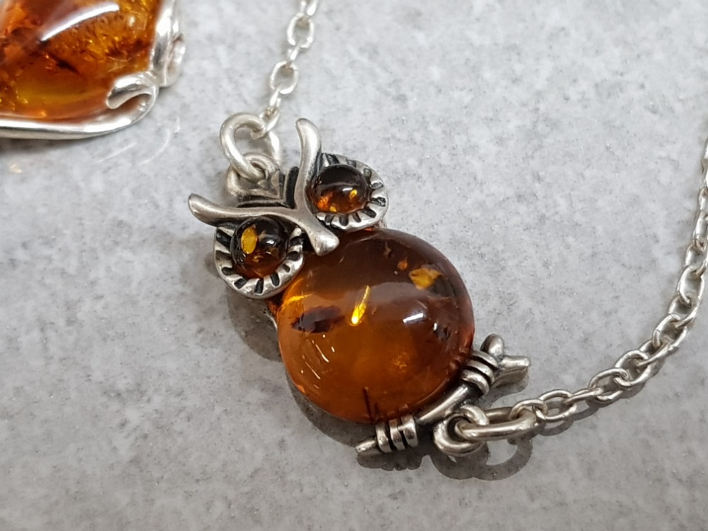 2 silver & amber bracelets, 1 with owl pendant - Image 3 of 3