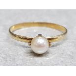 9ct gold & cultured pearl ring, 0.9g, size O