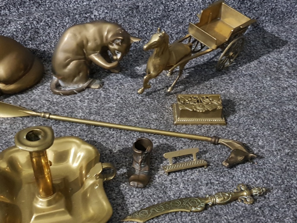 Brass items to include cat sculptures, a pair of chambersticks, shoe horn etc. - Image 3 of 3