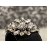 Stunning Ladies platinum diamond cluster ring. Description in images