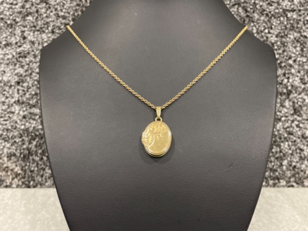 9ct gold oval locket pendant and 20” chain (7.1g)