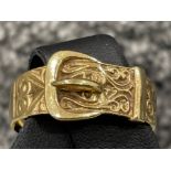 Large 9ct gold Buckle ring. Size Z (5.4g)