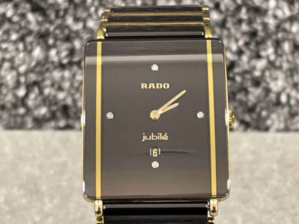 Rado gents watch with jubile design. Date display and Quartz movement with  original box