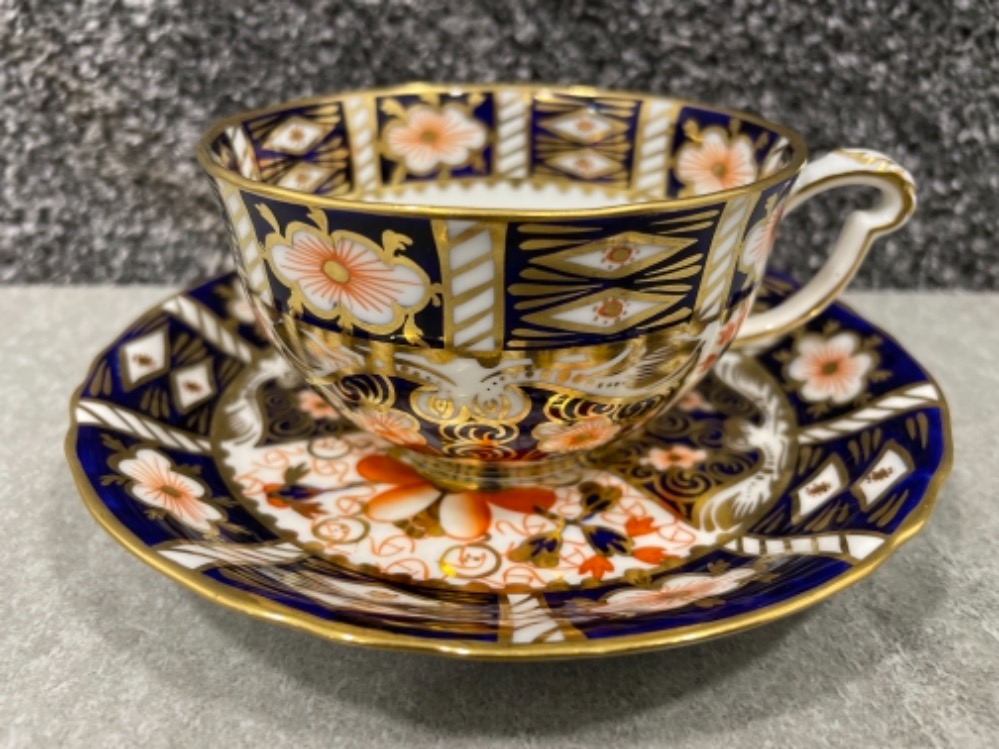 Royal Crown Derby Imari patterned teacup and saucers x7