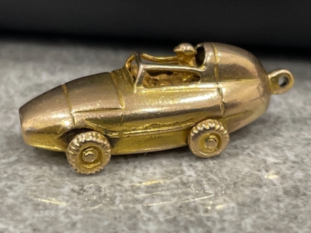 Vintage 9ct gold Racing car charm 4.5G - Image 2 of 2
