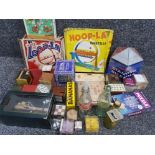 Box of vintage games, puzzles etc