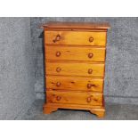 Pine chest of drawers fitted with 5 drawers, 76 x 42cm, Height 110cm