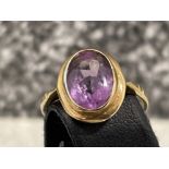 Ladies 9ct gold oval Amethyst ring. 2.7g size N