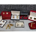 8 pairs of vintage cufflinks all boxed including mother of pearl also includes some loose