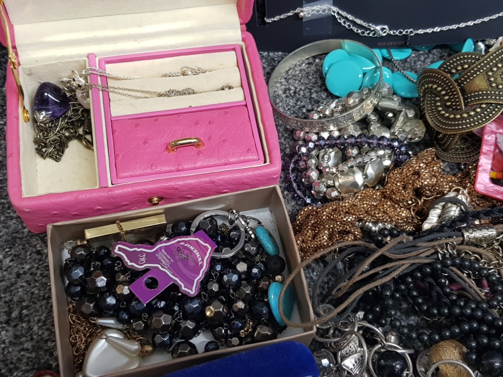 Selection of miscellaneous costume jewellery mainly necklaces also includes bangles & jewellery - Image 2 of 2