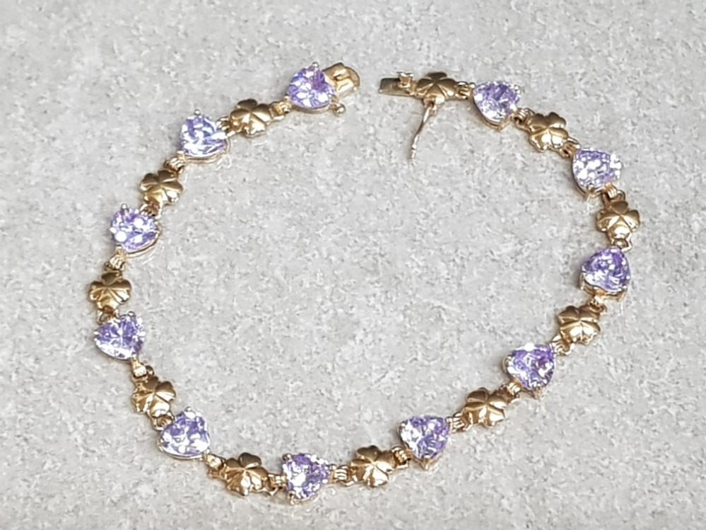 9ct yellow gold Heart & clover bracelet set with 11 purple stones, length 19.5cm, 8.4g gross