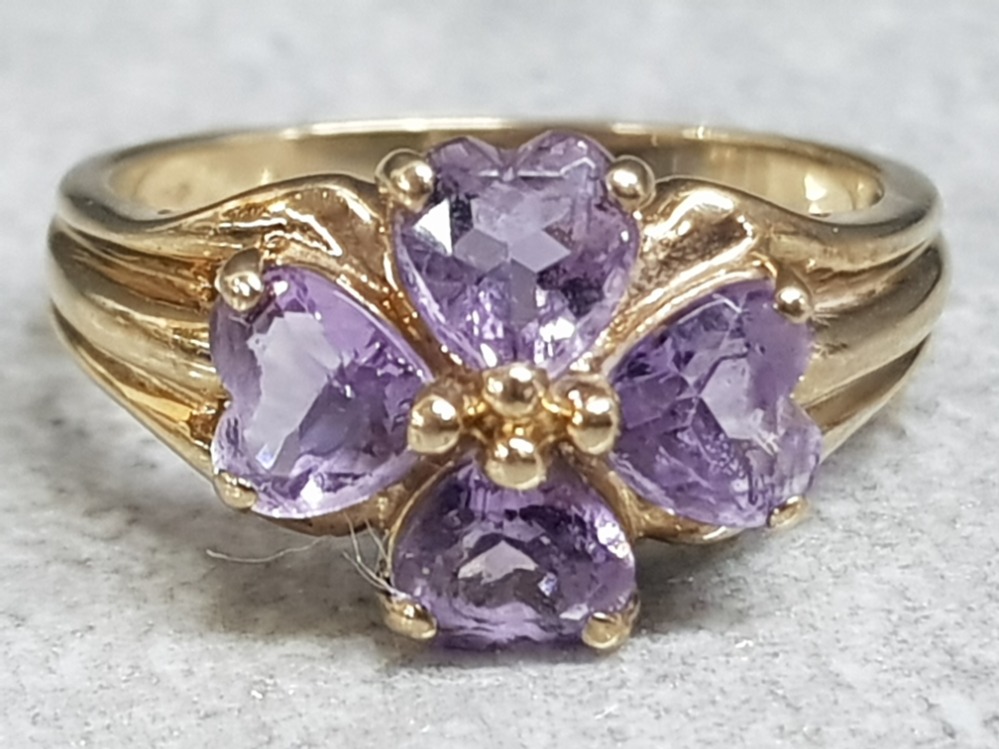 9ct yellow gold and purple stone heart ring & earring 3 piece set, ring size M, 4.1g gross - Image 3 of 3