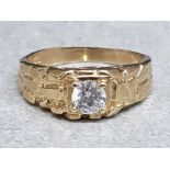 9ct yellow gold & CZ gents ring, 4.7g, size R½