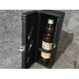 Moscatel 75cl bottle in black presentation box.