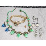 Miscellaneous costume jewellery includes Lovers knot tie pin, Jade engraved necklace, mourning