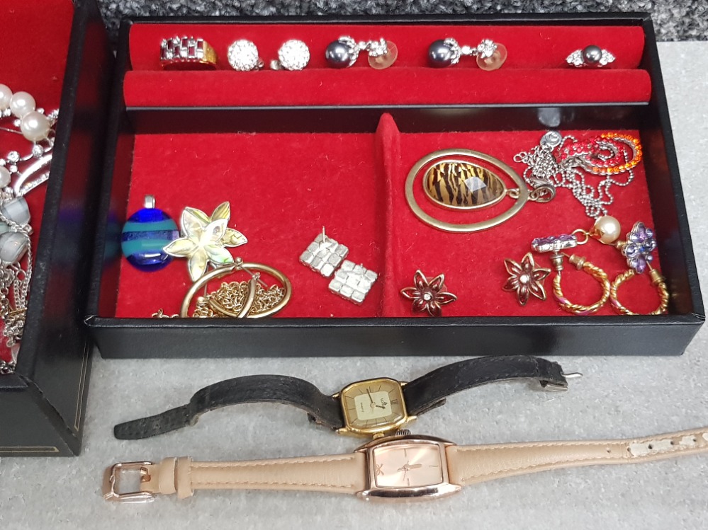 Costume jewellery to include rings, earrings, cocktail watches, in a black jewellery box. - Image 2 of 4