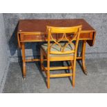 2 drawer reproduction drop leaf sofa table together with Reprodux chair