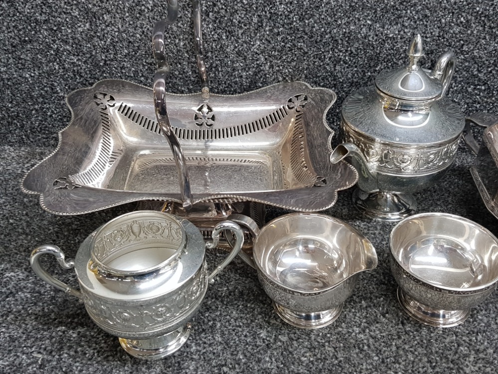 Selection of good silver plated hollow ware including superb viners centre bowl, cake plate etc - Image 2 of 3