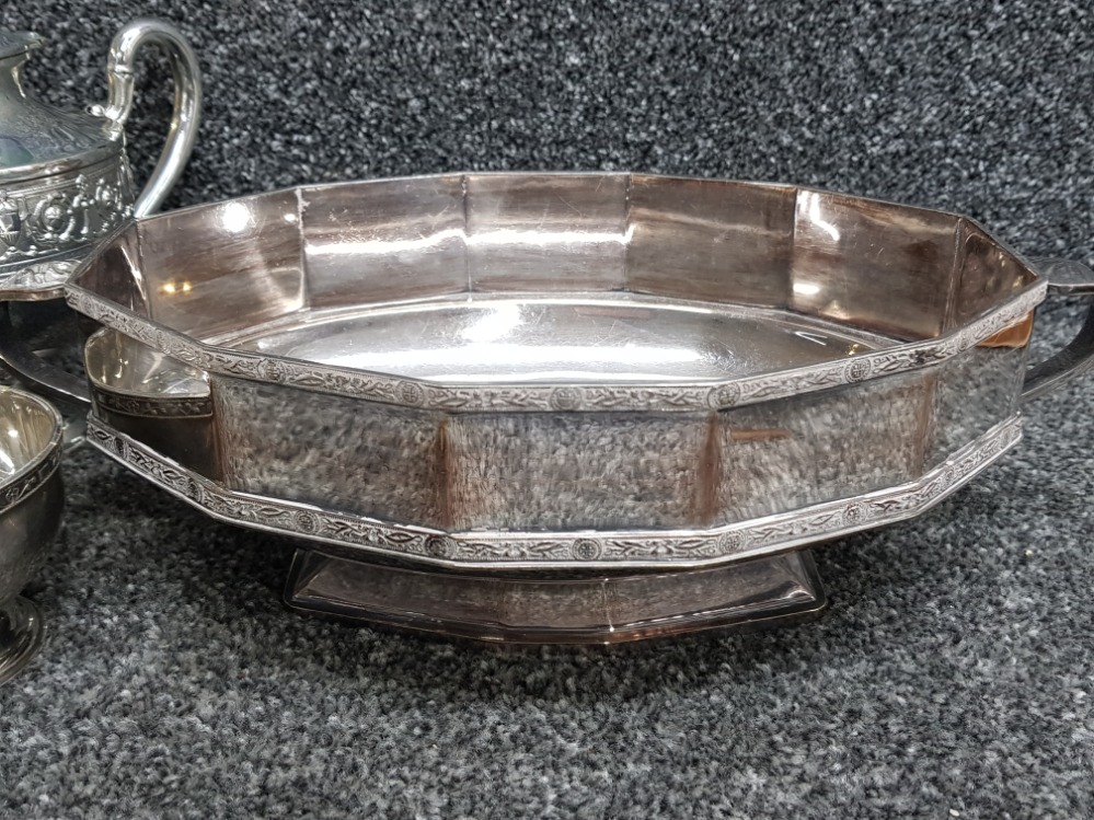 Selection of good silver plated hollow ware including superb viners centre bowl, cake plate etc - Image 3 of 3