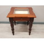 Mahogany empire style Louis Henri lamp table with glass display, 56x56x56cm