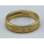 18ct gold band 4.08g size L1/2