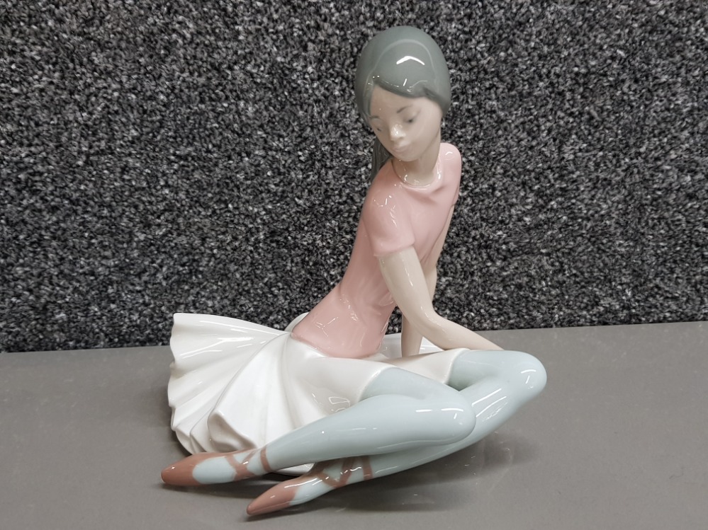 Lladro 1357 Shelly seated ballerina figurine, excellent condition