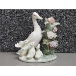 Lladro figure 1439 How do you do, Mama duck and ducklings (2 petals missing)