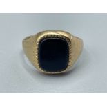 Gents 9ct gold square onyx ring. 3.8g size R