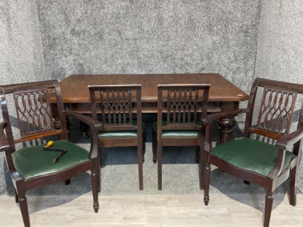 Victorian period excellent mahogany dining table (winding type with 3 extra leaves) on baluster