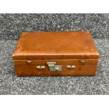 Brown leather Manicure and toiletries case