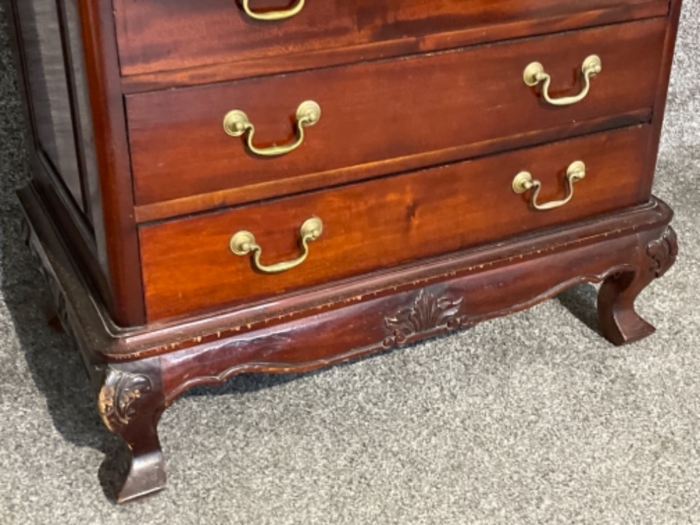 Vintage mahogany 7 drawer chest of drawers on carved base with feet. - Image 2 of 3