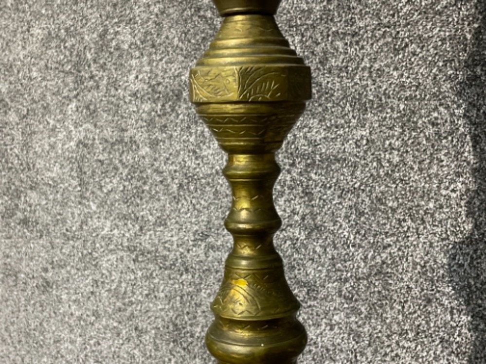 Vintage heavy brass standard lamp with very decorative column - Image 4 of 4