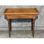 Victorian period turnover top mahogany card table (Basie missing)