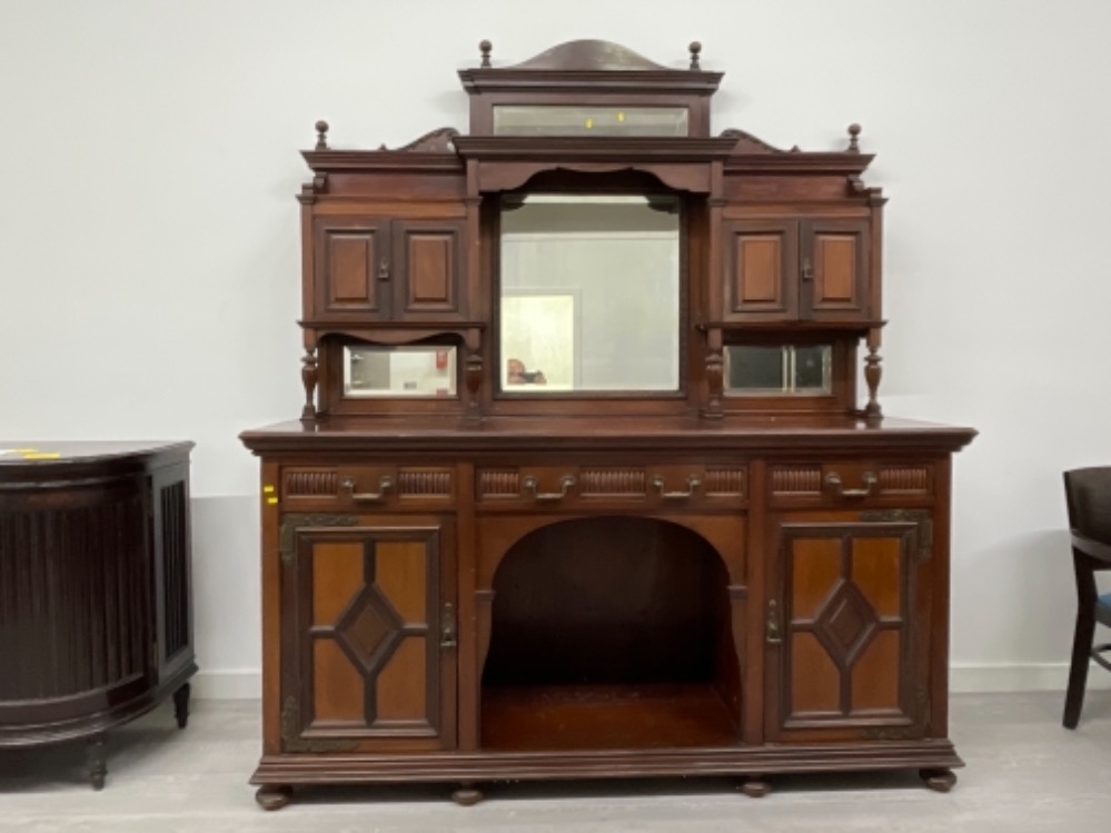 Mid - late Victorian mahogany mirror back sideboard/dresser. Featuring 4 bevelled edge mirrors,