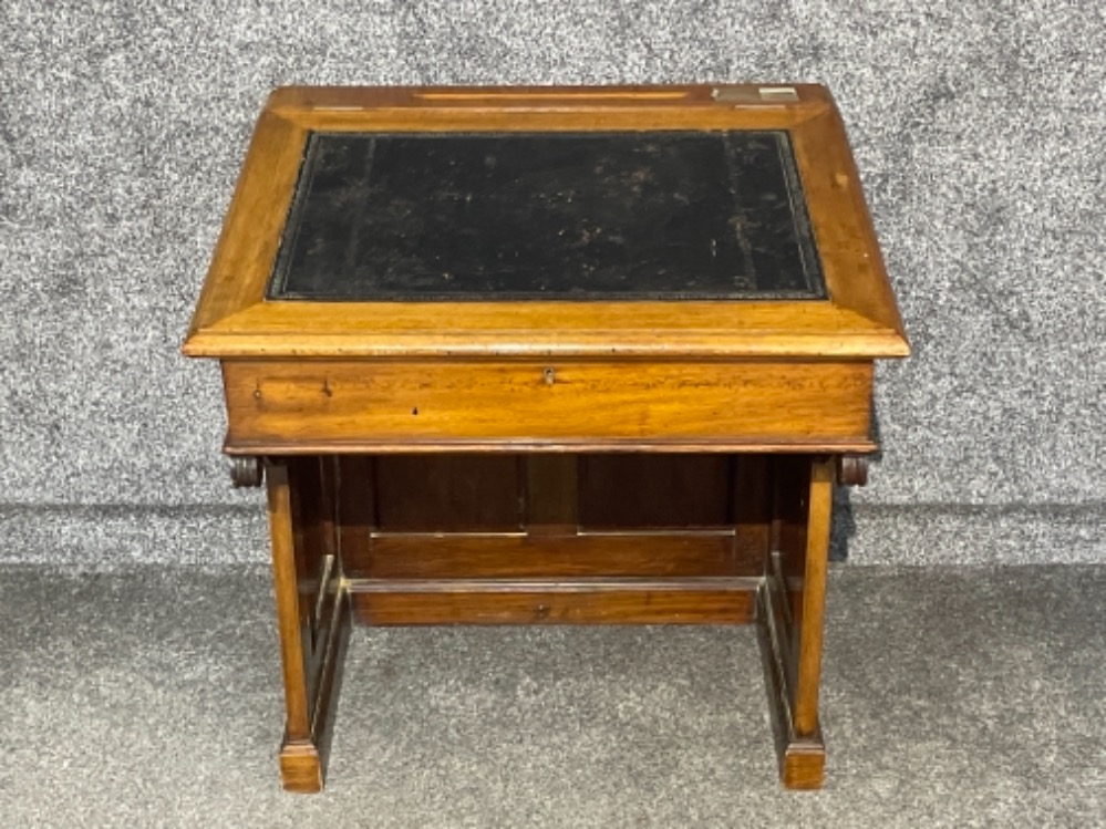 Late Victorian mahogany Clerks desk with original leather top insert and inkwell (storage