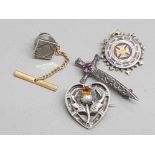 2x silver brooches & silver pendant plus tie pin, includes silver heart with thistle & beown