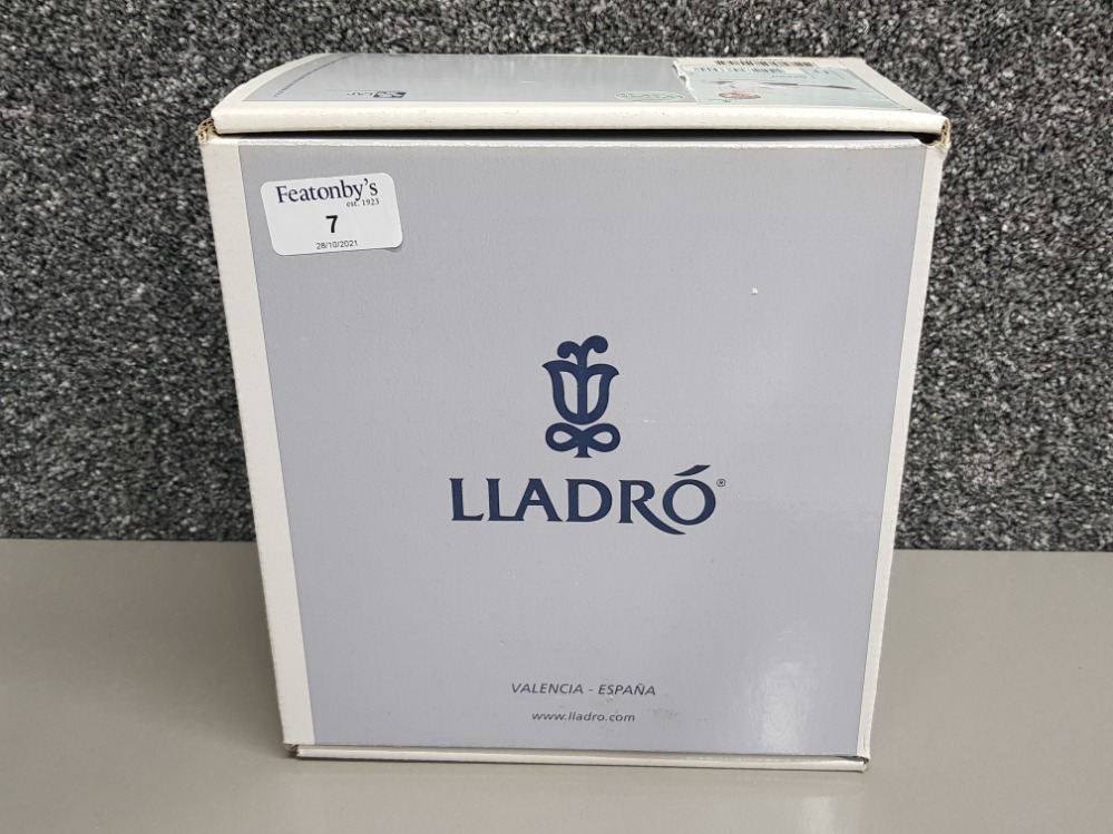 Lladro figure 6690 Rosy Posey, with original box - Image 3 of 3
