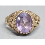 Ladies 9ct yellow gold oval shaped purple stone ring, size M«, 2.6g gross