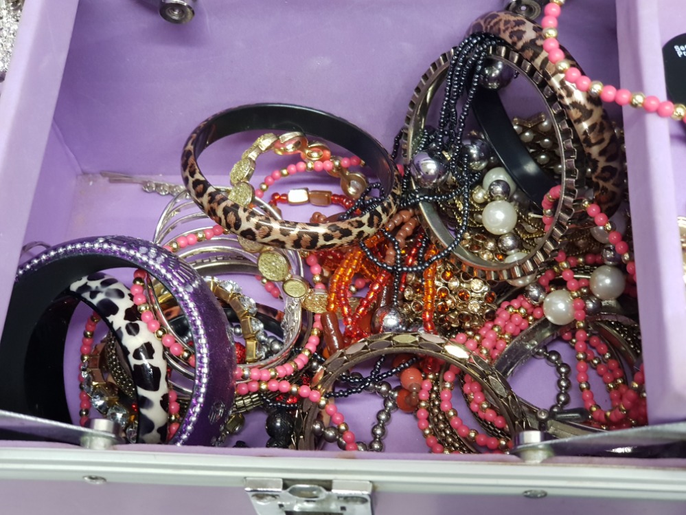 Cantilever jewellery box containing miscellaneous pieces of costume jewellery including bangles, - Image 2 of 3