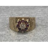 Vintage 9ct gold & 1/4 diamond ring with 8 stone garnet halo ring size M 4.1g