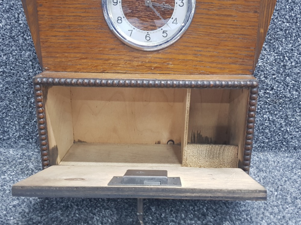 Oak Art Deco clock with storage section beneath, with key - Image 2 of 3