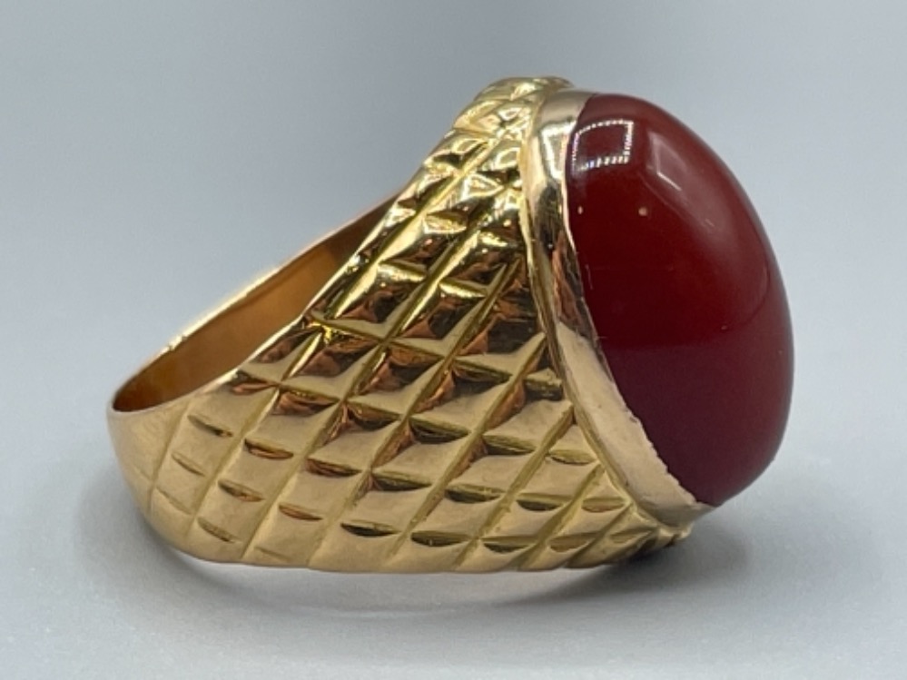 Gents 18ct gold brown stone ring. Set with rub over 10.5G size N1/2 - Image 2 of 2