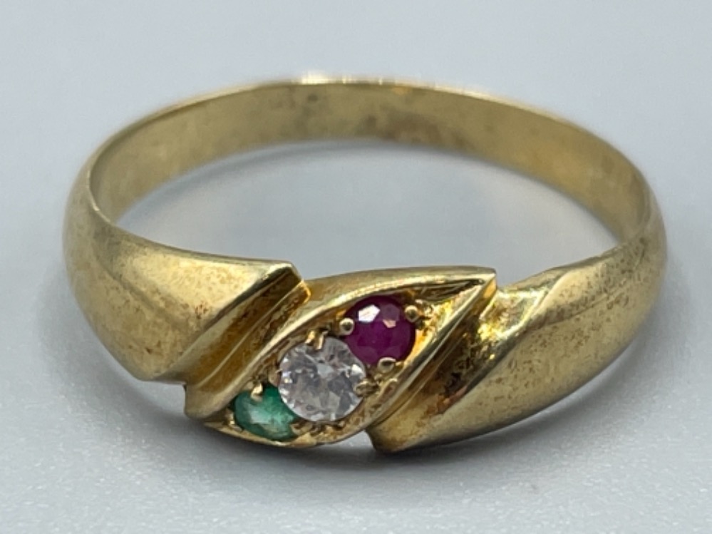 Ladies 14ct gold 3 stone ring. Comprising of Green white and red. 2g size P - Image 2 of 2